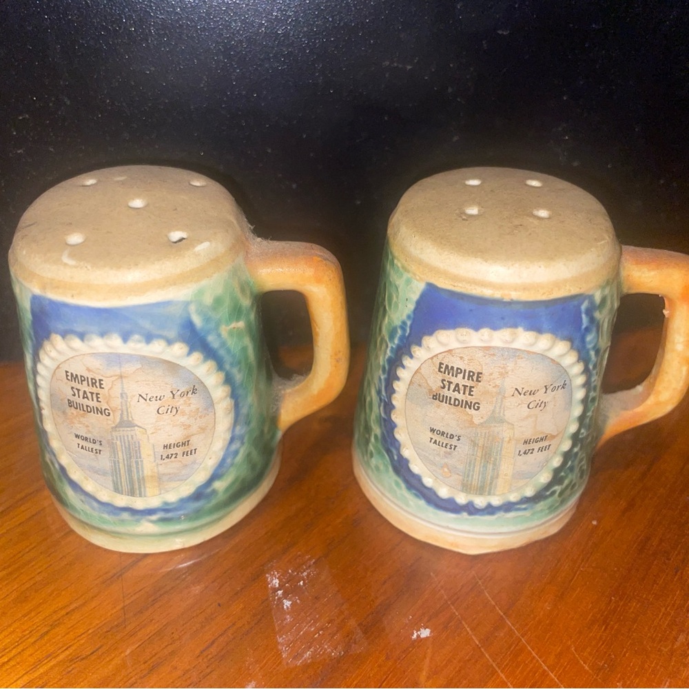 ANTIQUE NYC SALT/PEPPER SHAKERS